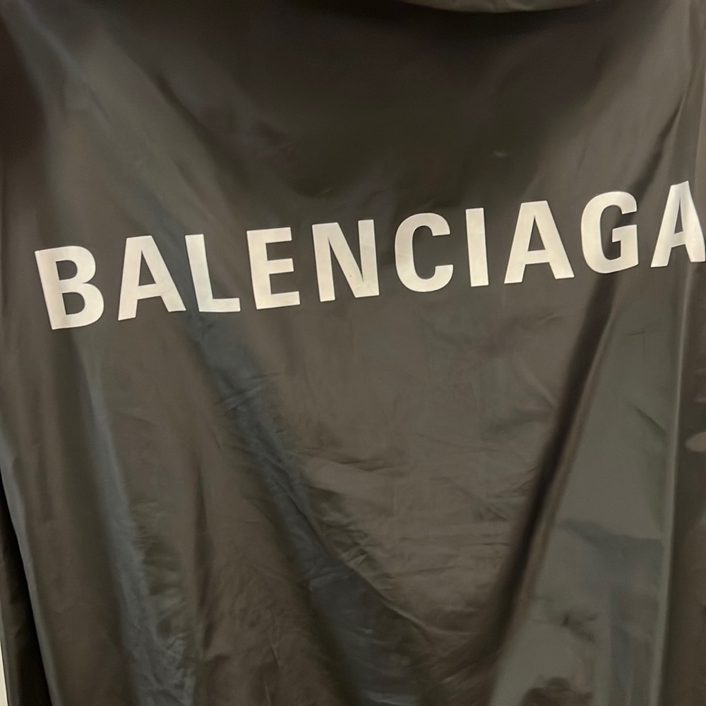 Balenciaga raincoat in very good condition 🖤🖤🖤